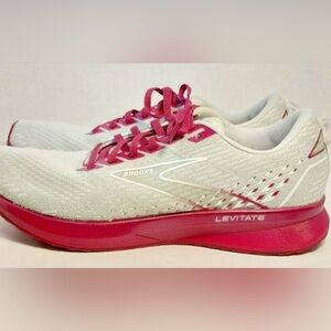 Brooks Levitate 5 GTS Gray Pink Comfort Low Top Running Shoes Womens Size 11